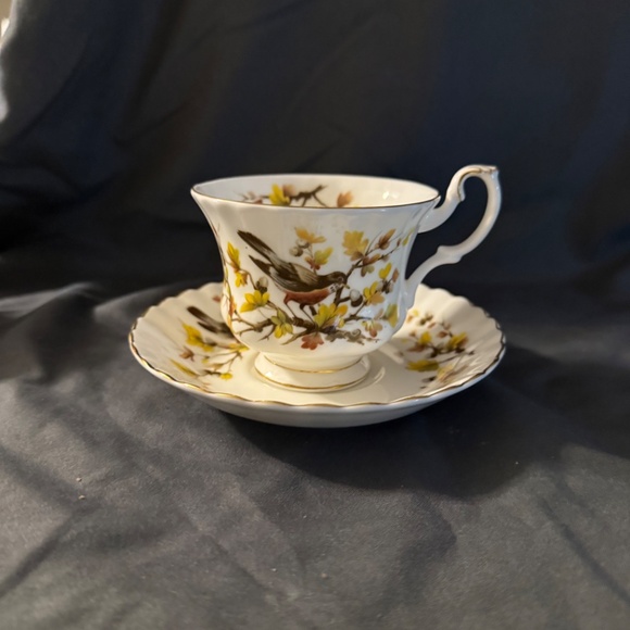 Royal Albert “Woodland Series” 4 set Tea cups and Saucers - Picture 8 of 13